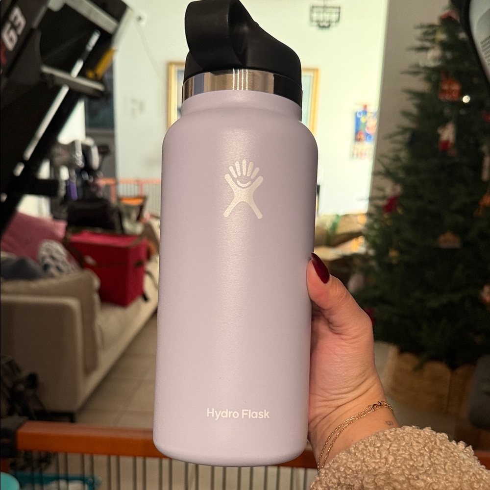 Hydro Flask Pastel Purple Bottle with Black Lid 32oz